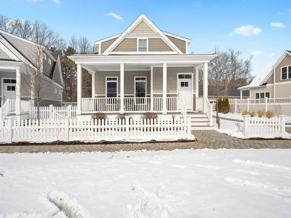 37 Boydes Xing #37, Norfolk, MA 02056