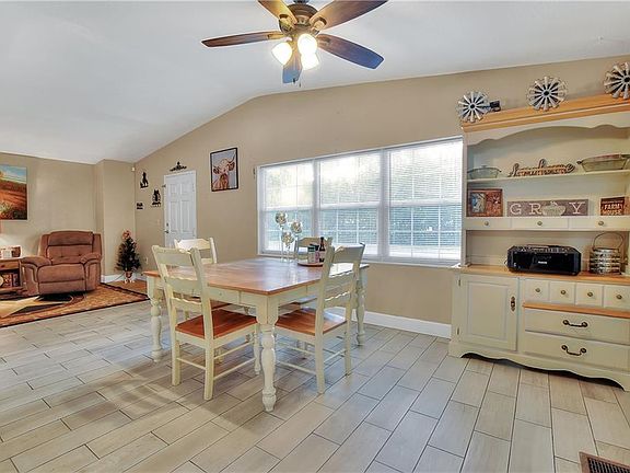 4th image of 121 C St S