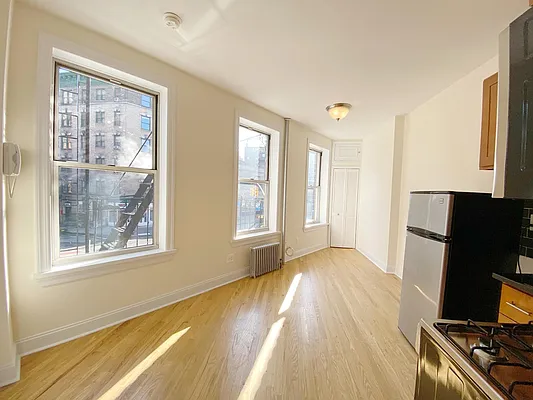 Rented by City Connections Realty | media 8