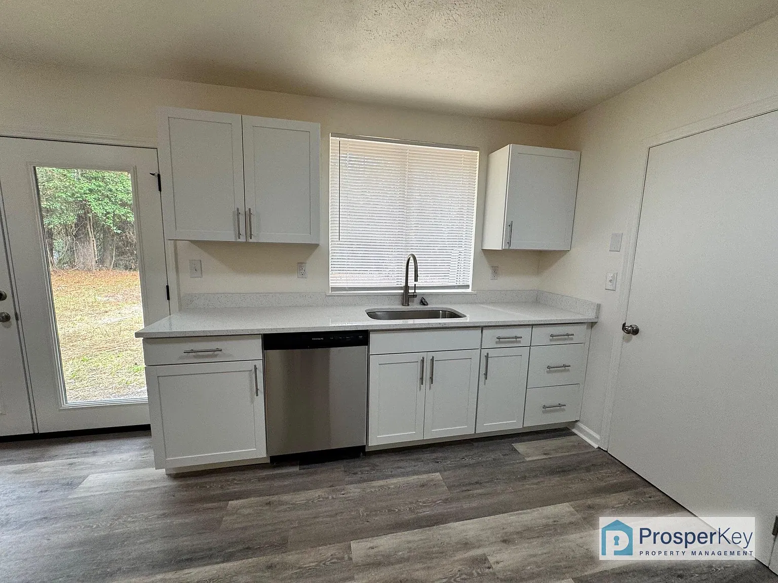3660 Stratford Dr — Photo 4