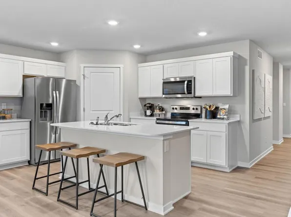 1014 Goldenrod Trl, Waconia, MN 55387