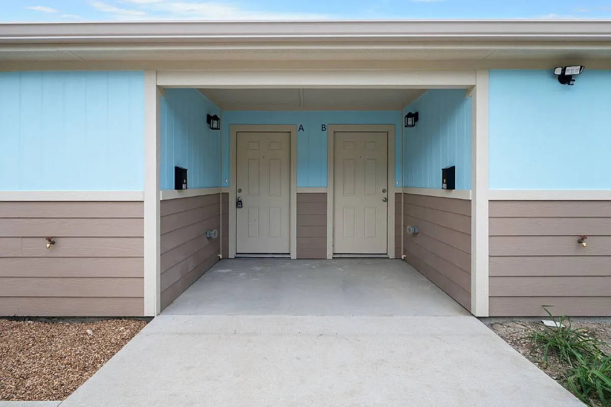 201 S Commerce St in Mart, TX 76664 — Photo 1