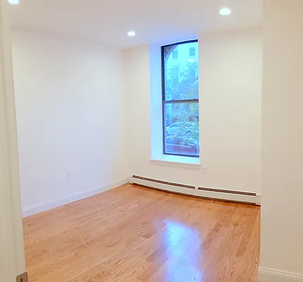 Rented by Uptown Flats LLC | media 24