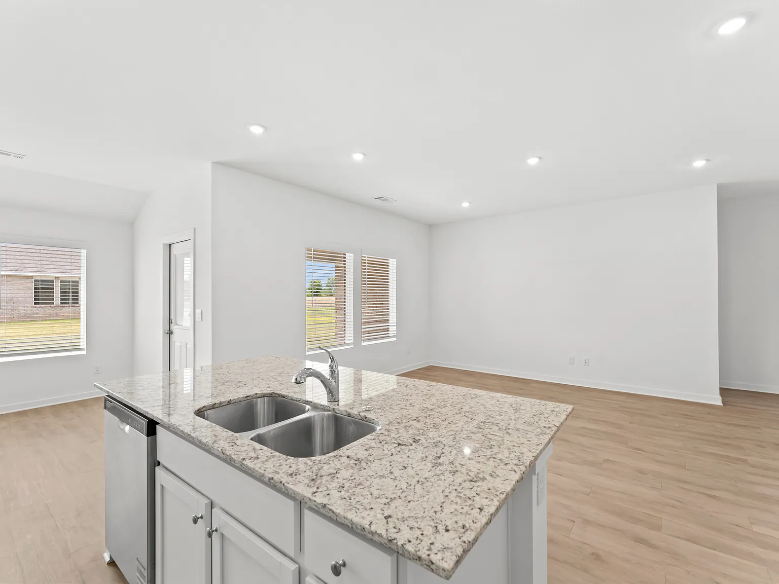 4 bed, 1800 sqft, $1,795 — Photo 4