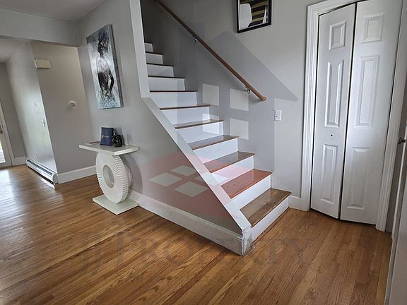 5th image of 104 Robinson St