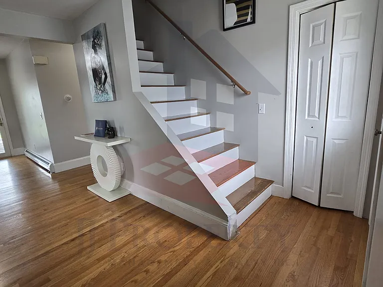104 Robinson St — Photo 5