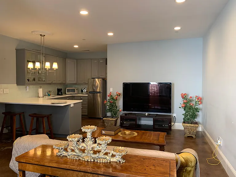 Fairmont Ave — Photo 18
