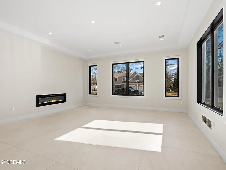 150 Ampere Ave — Photo 9
