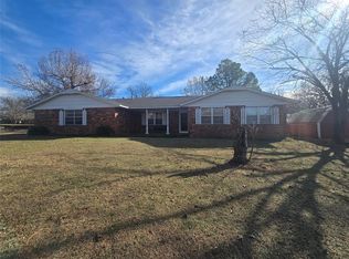 610 S 4th St, Tecumseh, OK 74873