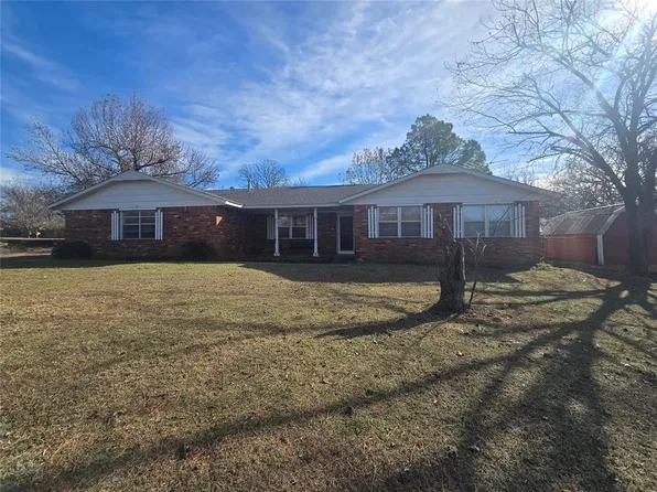 610 S 4th St, Tecumseh, OK 74873