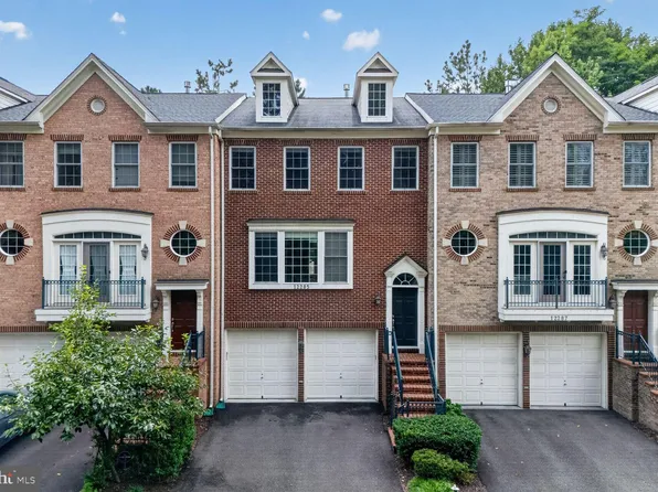 12285 Engelmann Oak Ln, Fairfax, VA 22030