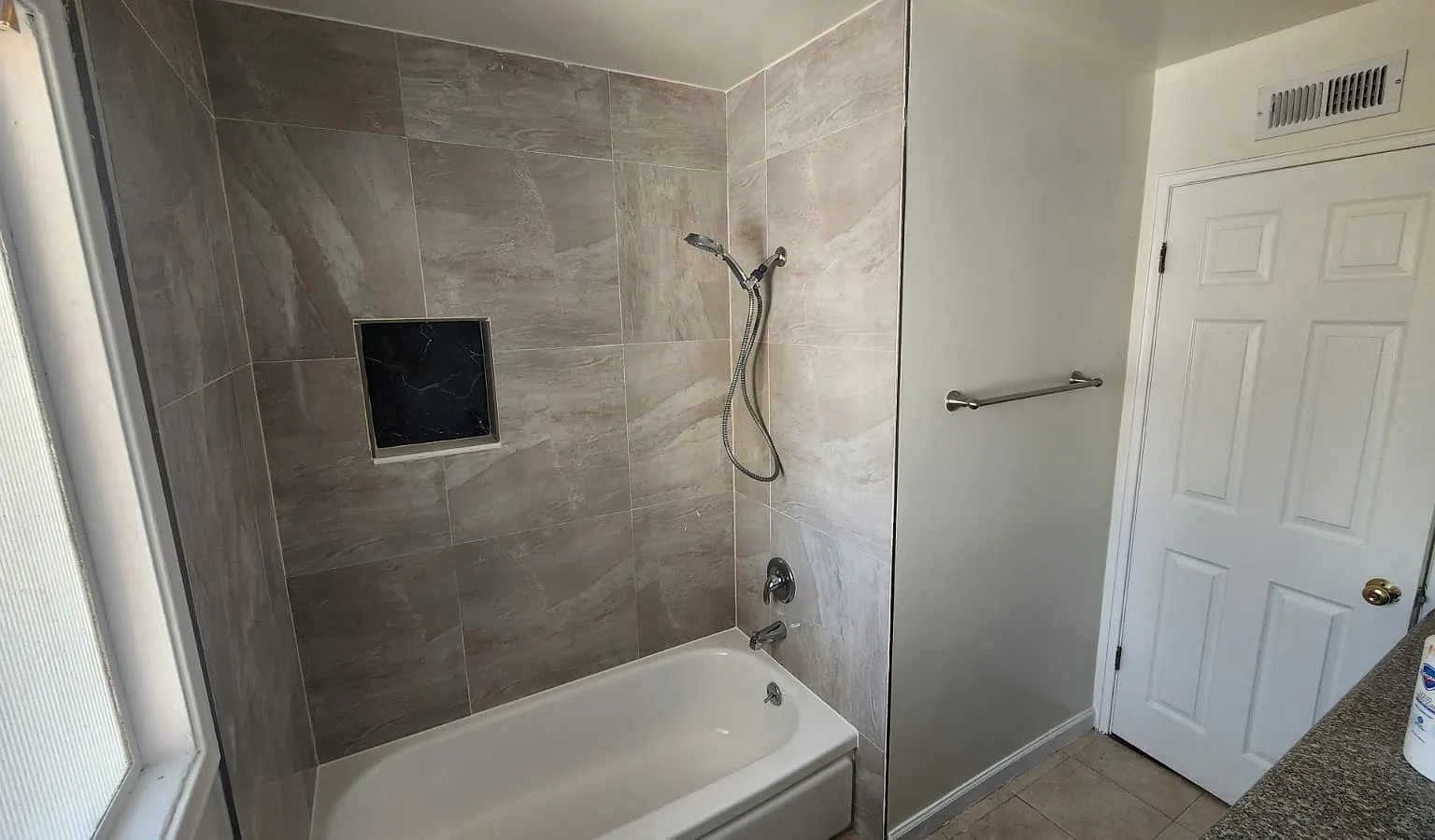 3 bed, 1432 sqft, $3,800 — Photo 2