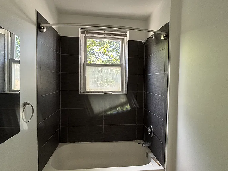 35 Conger St #2L — Photo 4