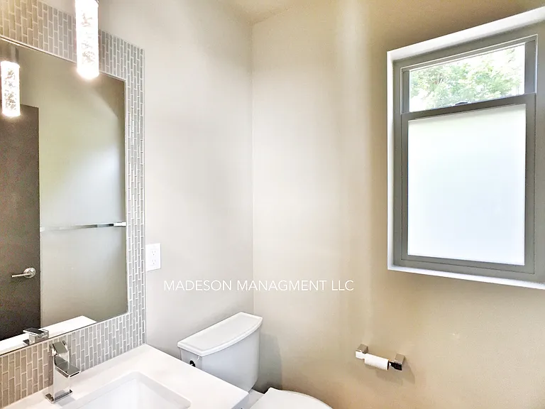 7445A 4th Ave NE — Photo 8