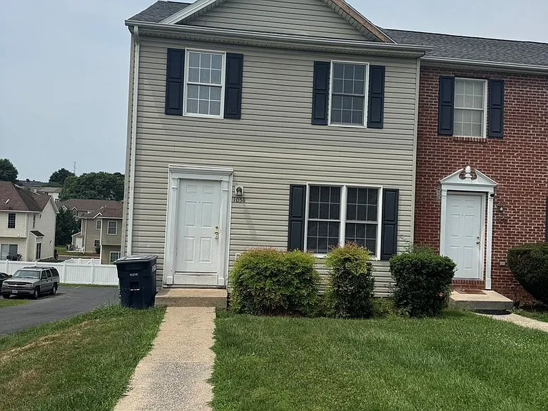 1058 Oriole Ln — Photo 2