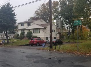 9 Hedgerow Ln, Spring Valley, NY 10977