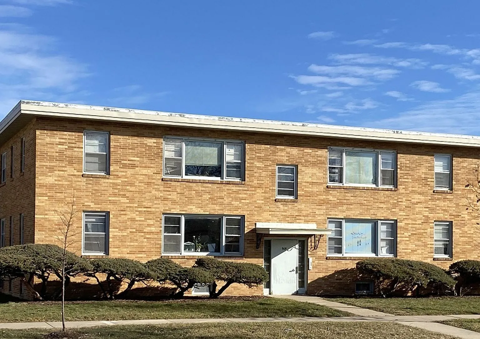 Great Location! 2-bed 1-bath Apartment — Photo 2