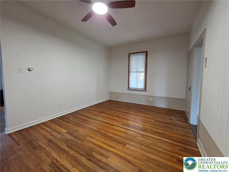 735 W Broad St — Photo 13