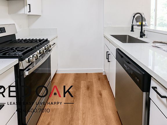 5th image of 13910 Sayre St #11