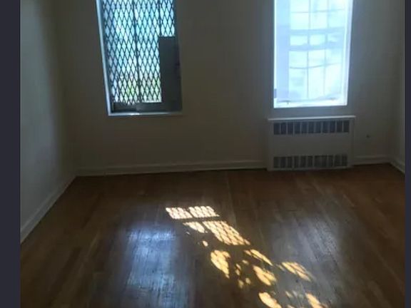 4th image of 140-23 Burden Cres