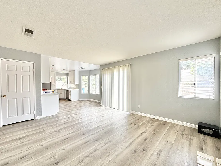 11739 Thomas Hayes Ln — Photo 5
