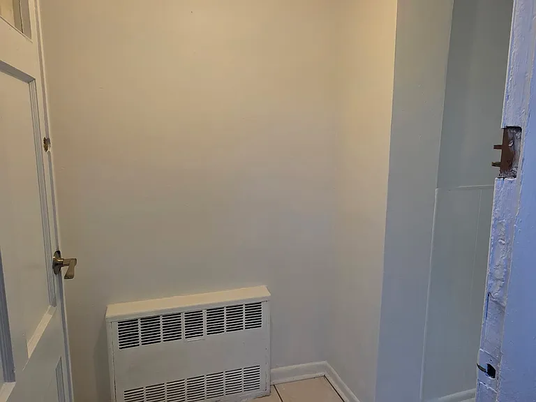 719 E 101st St #1 — Photo 5