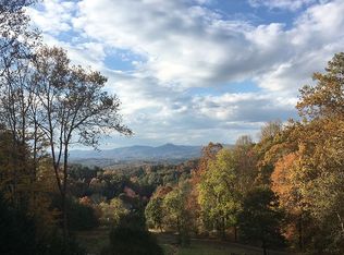 734 Cove Creek Ln, Weaverville, NC 28787