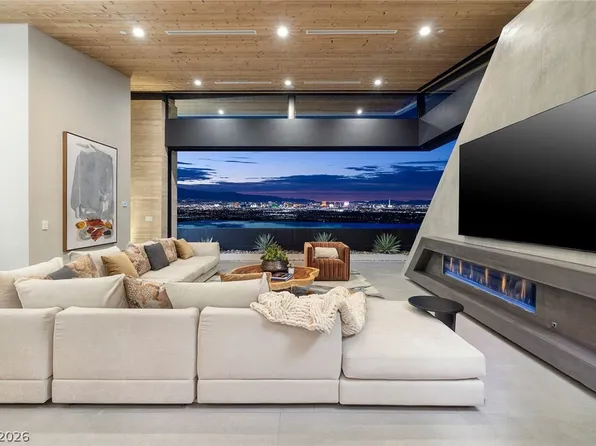 705 Dragon Peak Dr, Henderson, NV 89012