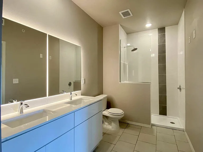 Crown at Seven Oaks Apartment Homes — Photo 26