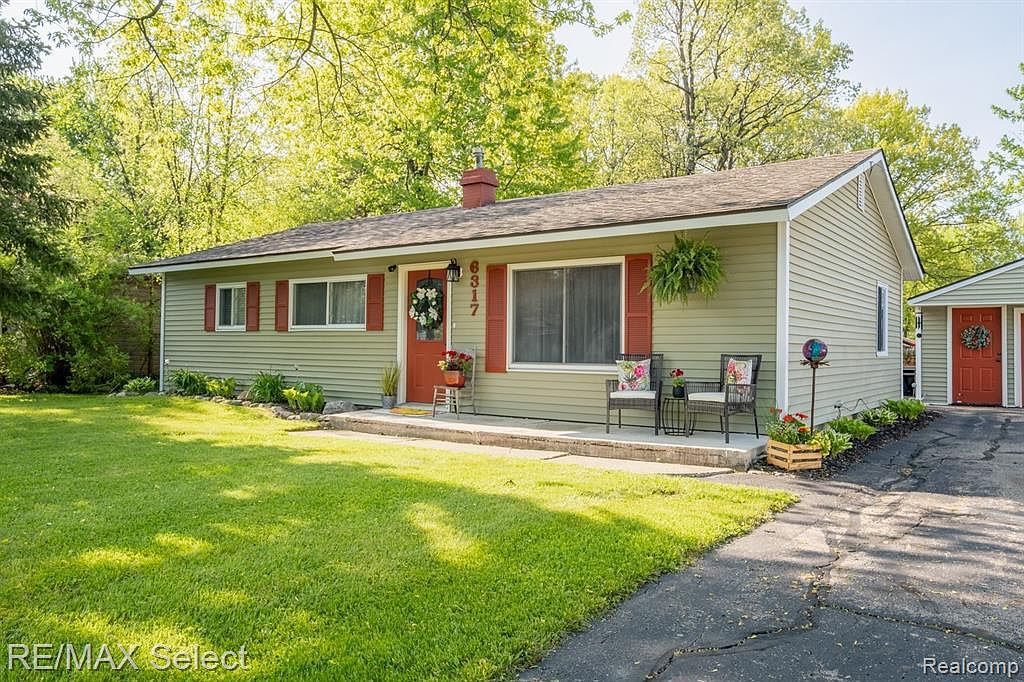 6317 Woodsdale Dr, Grand Blanc, MI 48439 Zillow