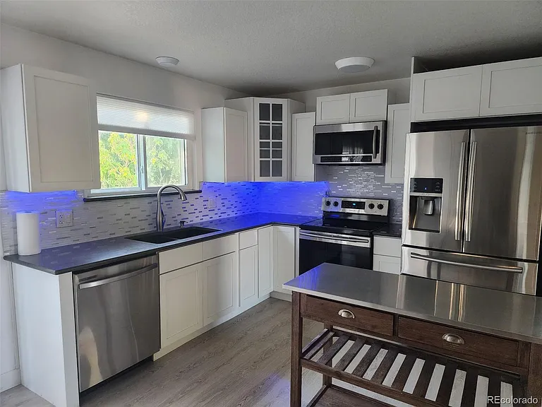 9225 Clermont Dr — Photo 12