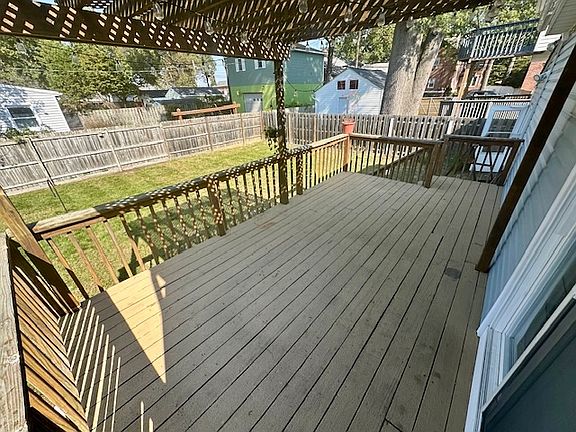 4th image of 102 Oak Ln NW