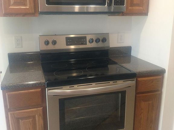 3rd image of 504 Bear Tooth Ln