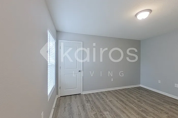 1010 Kaye St E — Photo 15