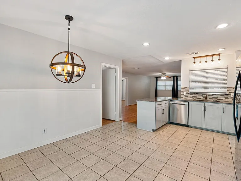 5110 Hialeah Dr — Photo 10