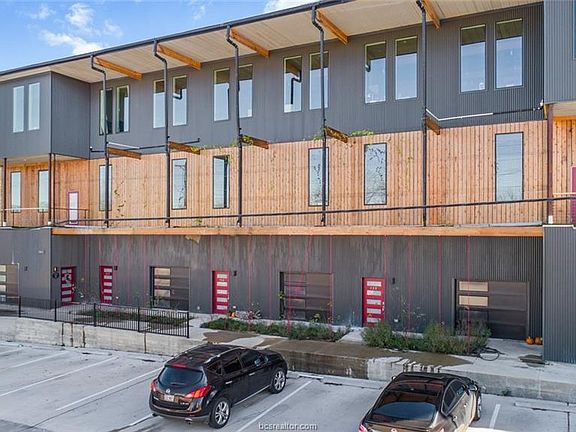 3rd image of 305 N Parker Ave