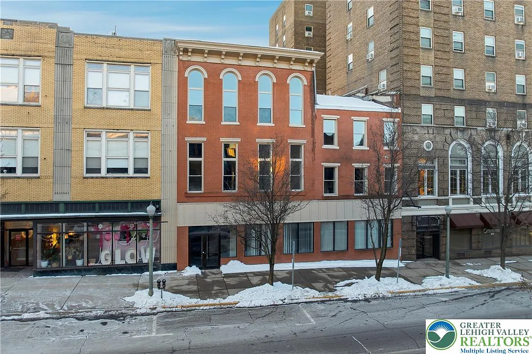 1 bed, 1.0 bath, 650 sqft, $1,550 — Photo 1