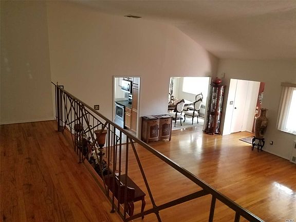 5th image of 21 Greentree Cir