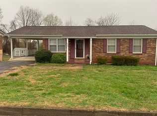 1502 Roundabout Rd, Martinsville, VA 24112