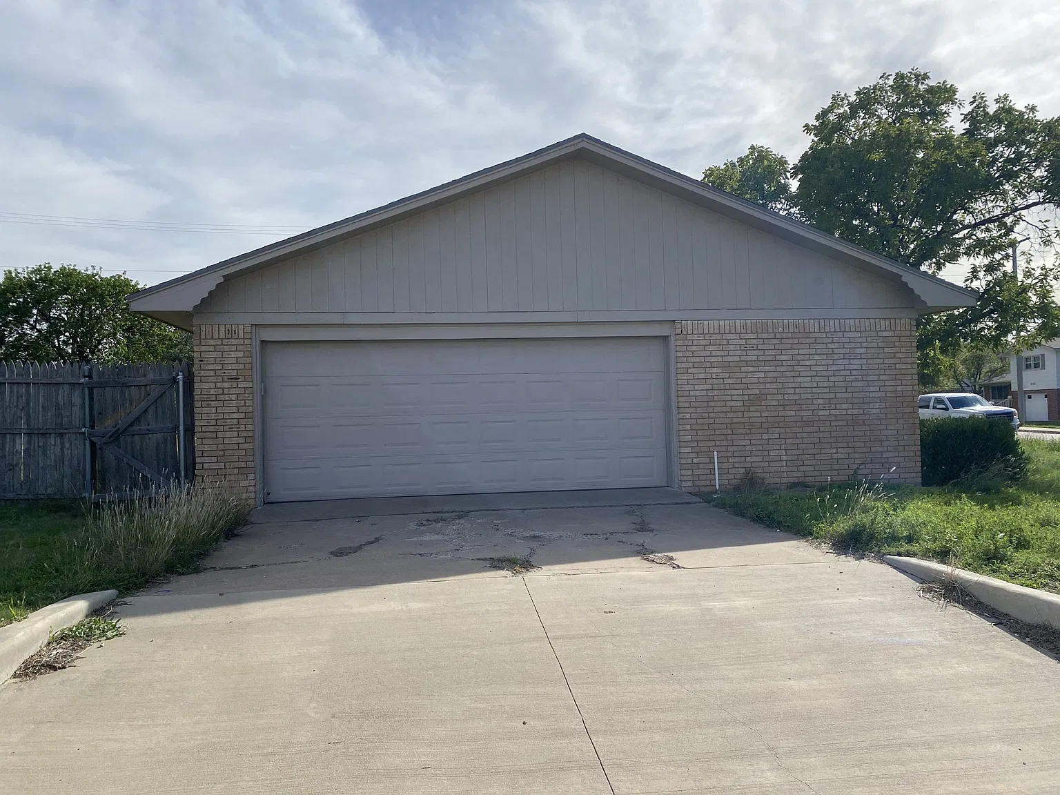 3 bed, 2.5 bath, 1874 sqft, $2,100 — Photo 3