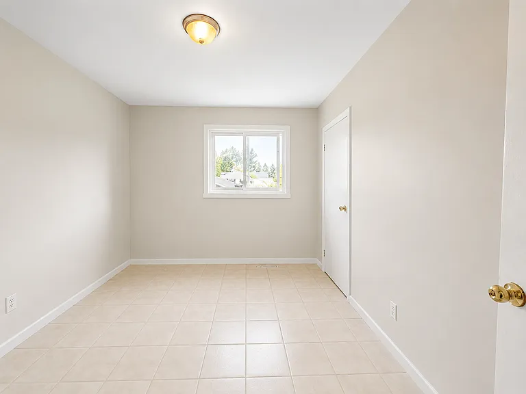 1572 N Shore Dr — Photo 5