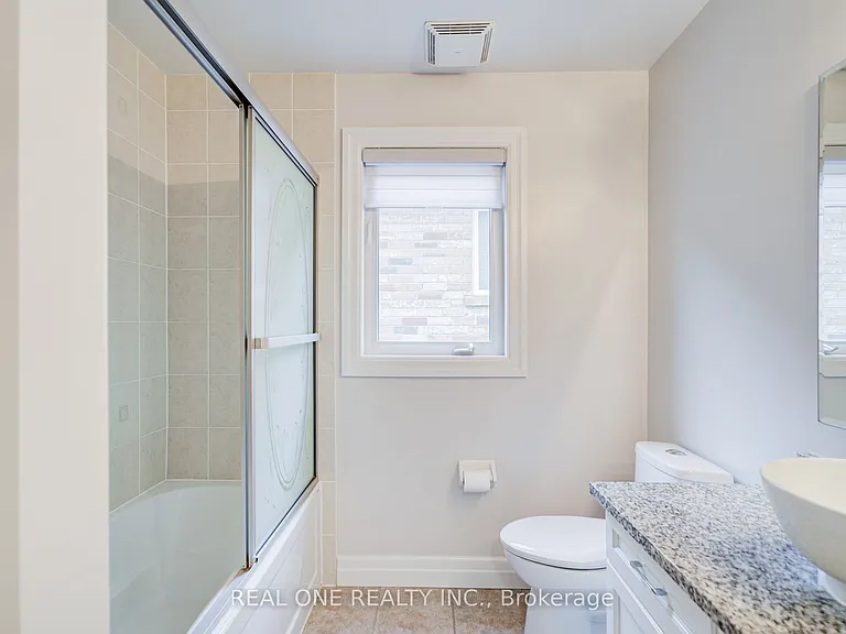 27 Cranston St #UPPER — Photo 29