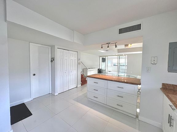 3rd image of 20341 NE 30th Ave #1006