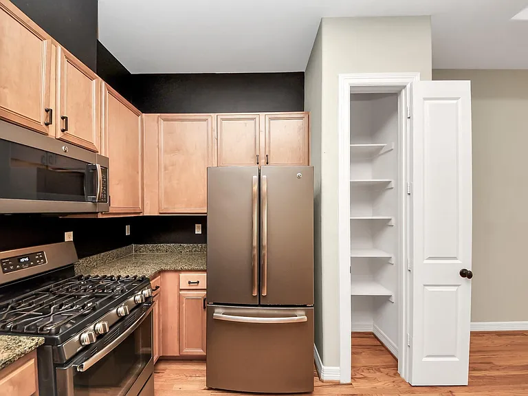 3813 Centerplaza Dr — Photo 13
