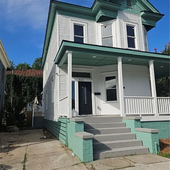 521 W 38th St — Photo 3