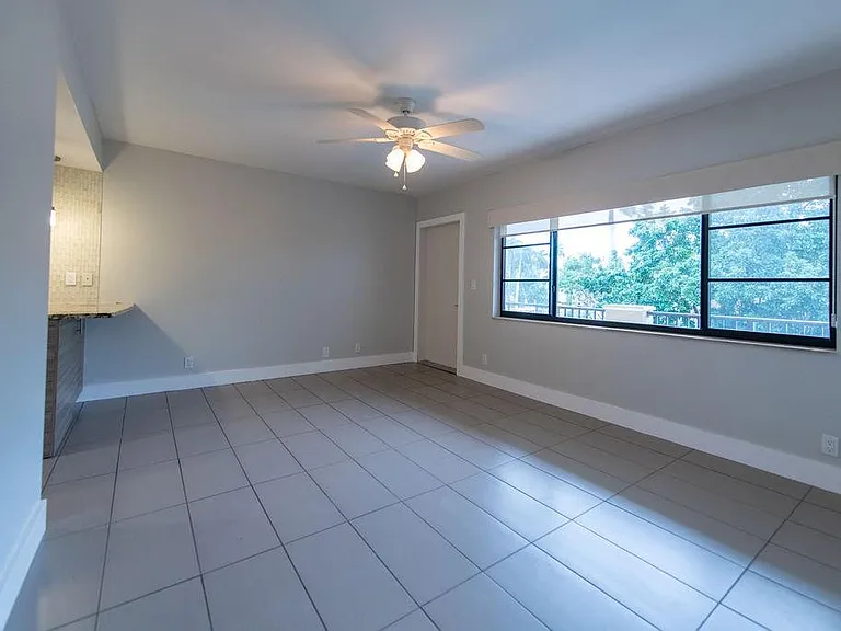 64 Isle Of Venice Dr — Photo 3