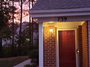 739 Oak Mill Ln, Newport News, VA 23602