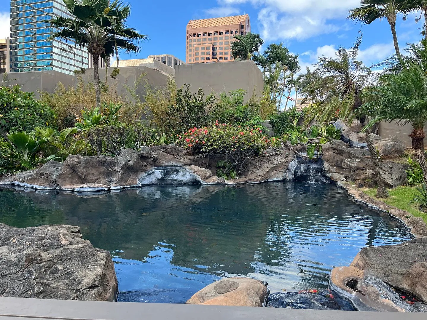 Kukui Plaza 1 bedroom, 1 bath Condo with 1 parking Avail 9/1 — Photo 2