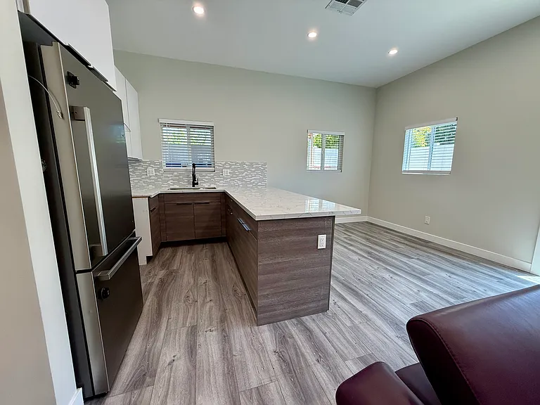 2428 N Lincoln St #101 — Photo 7