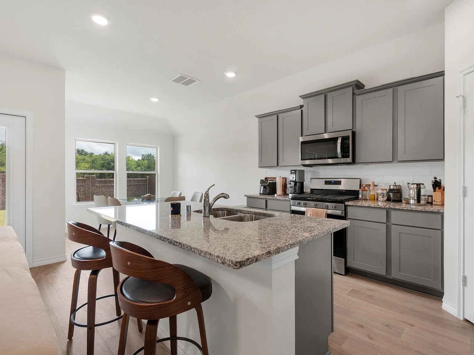 3 bed, 1653 sqft, $2,100 — Photo 2